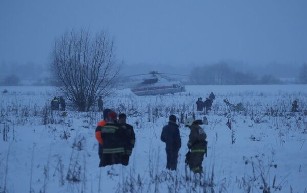 Аварийные службы работают на месте крушения самолета Ан-148 в Московской области - Sputnik Казахстан