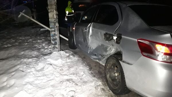 Автомобили Peuoget 307 и BMW 5 столкнулись в Алматы - Sputnik Казахстан