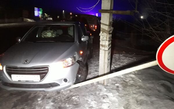 Автомобили Peuoget 307 и BMW 5 столкнулись в Алматы - Sputnik Казахстан