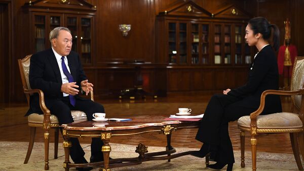 Президент Казахстана Нурсултан Назарабаев во время интервью телеканалу CCTV - Sputnik Казахстан