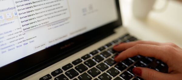 Пользователь за ноутбуком, архивное фото Пользователь за ноутбуком, архивное фото - Sputnik Казахстан