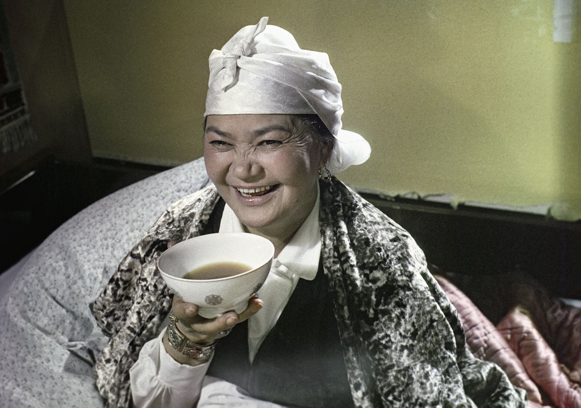 Актриса Амина Умурзакова в роли Таны из кинофильма Ангел в тюбетейке - Sputnik Казахстан, 1920, 07.03.2026