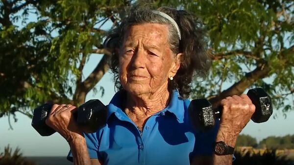 83-летняя бабушка готовится к покорению самой высокой вершины за пределами Азии - Sputnik Казахстан
