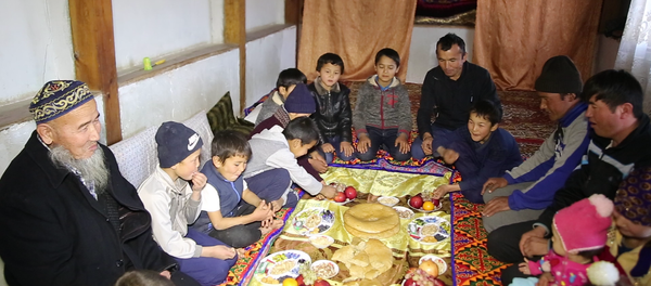 Қиырдағы қазақтар фильмінің кейіпкерлері Қиырдағы қазақтар фильмінің кейіпкерлері - Sputnik Қазақстан