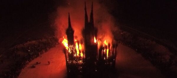 Сожжение масленичной скульптуры Сожжение масленичной скульптуры - Sputnik Казахстан