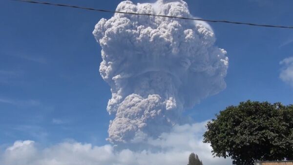 Извержение вулкана в Индонезии - Sputnik Казахстан