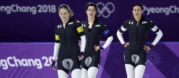 Форма олимпийской сборной США по конькобежному спорту вызвала неоднозначную реакцию у пользователей соцсетей   - Sputnik Казахстан