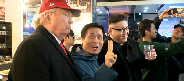 Двойники лидеров США и Северной Кореи веселятся на Олимпиаде Двойники лидеров США и Северной Кореи веселятся на Олимпиаде - Sputnik Казахстан