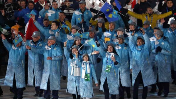Казахстанские спортсмены на церемонии закрытия Олимпиады в Пхенчхане - Sputnik Казахстан