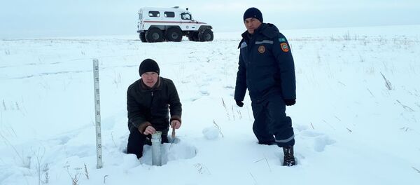 Гидрологи на снегозамерах в Карагандинской области Гидрологи на снегозамерах в Карагандинской области - Sputnik Казахстан
