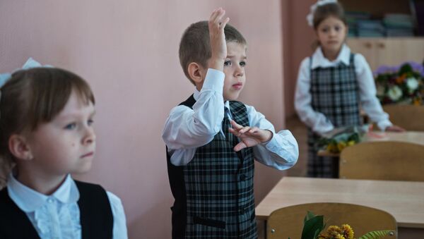 Школьники младших классов, архивное фото - Sputnik Казахстан