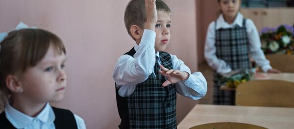 Школьники младших классов, архивное фото - Sputnik Казахстан