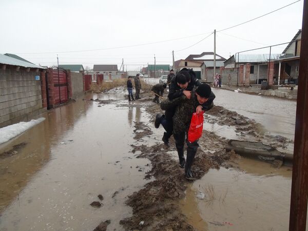 Талые воды подтопили село Узынагаш Алматинской области - Sputnik Казахстан