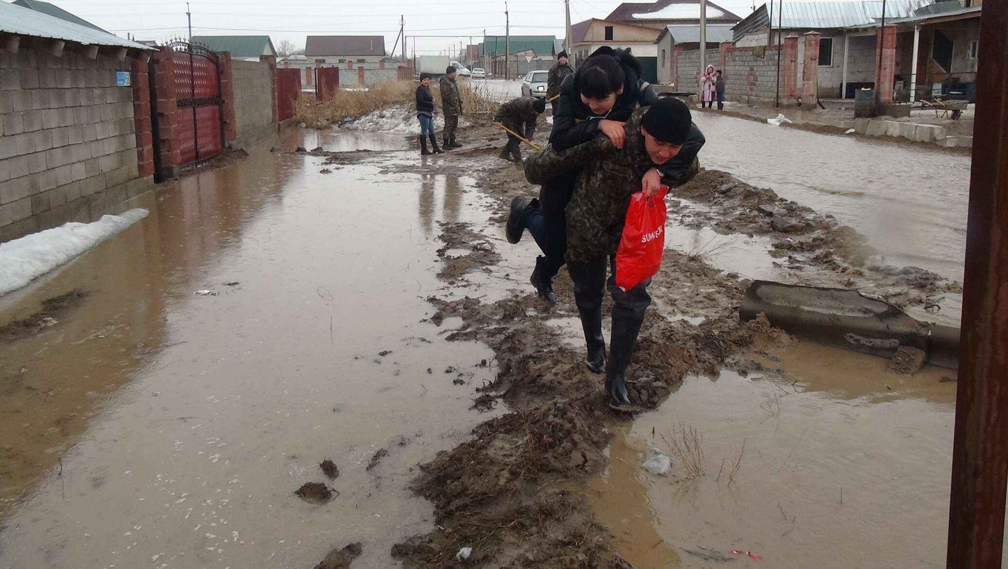 В каких районах казахстана паводки. Паводки в Казахстане. Су тасқыны Казахстан. Северный Казахстан паводок 2024. Су тасқыны Казахстан көпір.