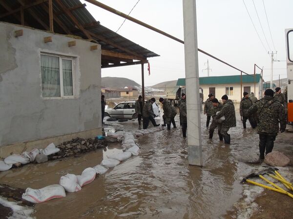 Талые воды подтопили село Узынагаш Алматинской области - Sputnik Казахстан