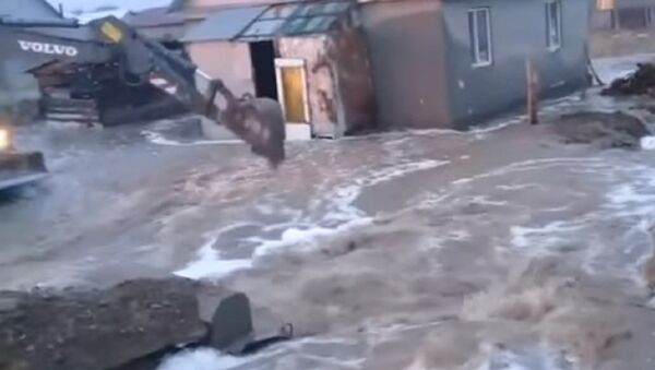 Талые воды уже несколько дней топят дома в пяти районах Алматинской области, а также в городе Талдыкоргане - Sputnik Казахстан