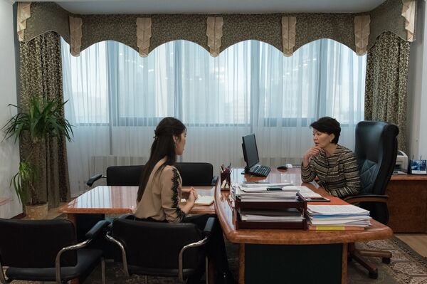 Корреспондент Sputnik Казахстан во время интервью - Sputnik Казахстан