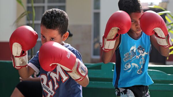 Мальчики занимаются боксом, архивное фото - Sputnik Казахстан