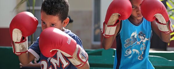 Балақайлар бокспен шұғылдануда Балақайлар бокспен шұғылдануда - Sputnik Қазақстан