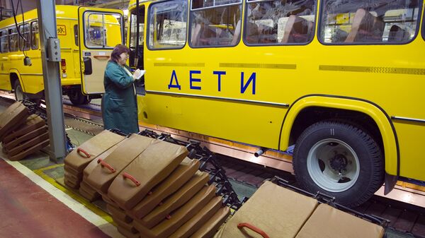 Сборка школьных автобусов, архивное фото - Sputnik Казахстан