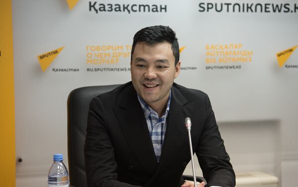 Директор Института дипломатии Ануар Аязбеков - Sputnik Казахстан