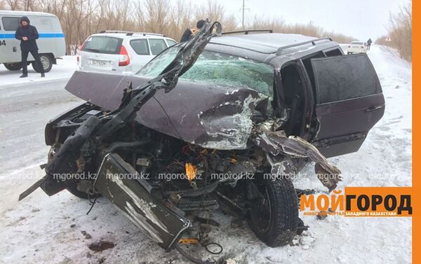 В ЗКО столкнулись пассажирский автобус и легковушка: 1 человек погиб и несколько ранены - Sputnik Казахстан