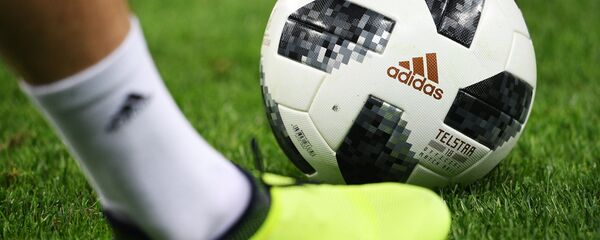 Официальный мяч чемпионата мира по футболу 2018 Telstar, архивное фото Официальный мяч чемпионата мира по футболу 2018 Telstar, архивное фото - Sputnik Казахстан