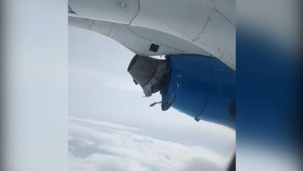 Разваливающийся двигатель самолета кыргызской авиакомпании - Sputnik Казахстан