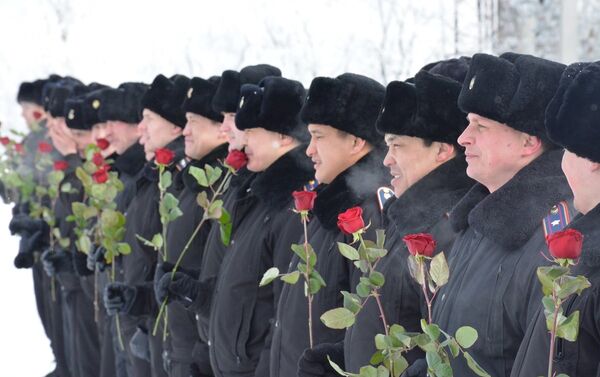 Полицейские Петропавловска устроили флэшмоб в честь Международного женского дня - Sputnik Казахстан