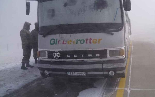 Автобус с 53 пассажирами застрял Сарыагаш-Петропавловск вблизи поселка Баймырза - Sputnik Казахстан