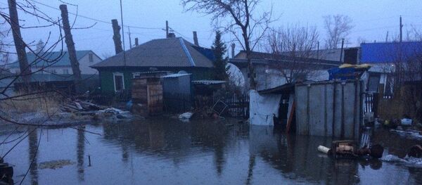 Спасатели ВКО устраняют последствия обильных дождей сразу в нескольких районах области Спасатели ВКО устраняют последствия обильных дождей сразу в нескольких районах области - Sputnik Казахстан