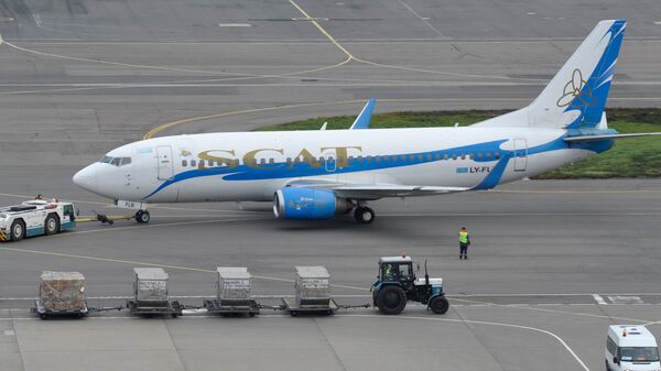 Пассажирский самолет казахстанской авиакомпании SCAT (СКАТ) в аэропорту, архивное фото Пассажирский самолет казахстанской авиакомпании SCAT (СКАТ) в аэропорту, архивное фото - Sputnik Қазақстан