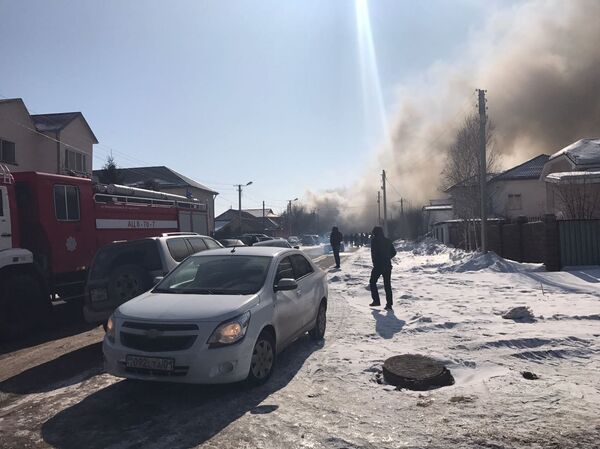 Пожар в микрорайоне Юго-Восток в Астане - Sputnik Казахстан