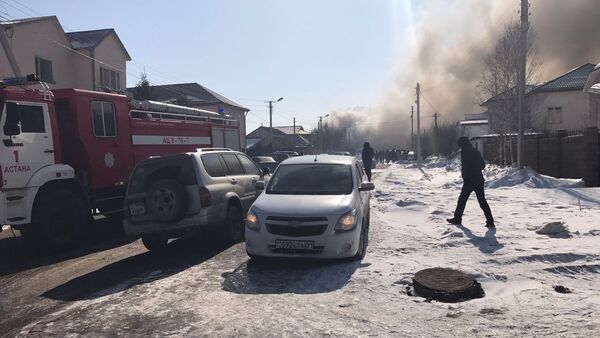 Крупный пожар в микрорайоне Юго-Восток в Астане - Sputnik Казахстан