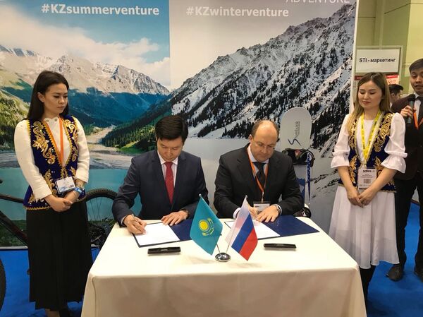 Заместитель председателя правления АО НК Kazakh Tourism Кайрат Садвакасов и руководитель Федерального агентства по туризму (Ростуризм) Олег Сафонов Заместитель председателя правления АО НК Kazakh Tourism Кайрат Садвакасов и руководитель Федерального агентства по туризму (Ростуризм) Олег Сафонов - Sputnik Казахстан