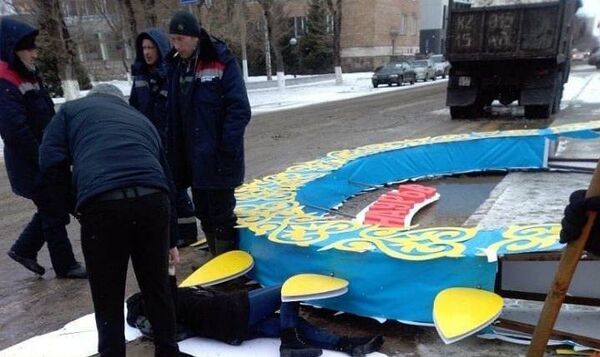 Девушку придавило конструкцией в Петропавловске - Sputnik Казахстан