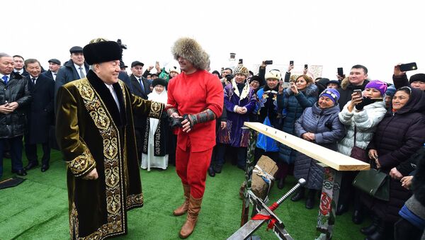 Нурсултан Назарбаев посетил праздничные мероприятия в честь Наурыза - Sputnik Казахстан