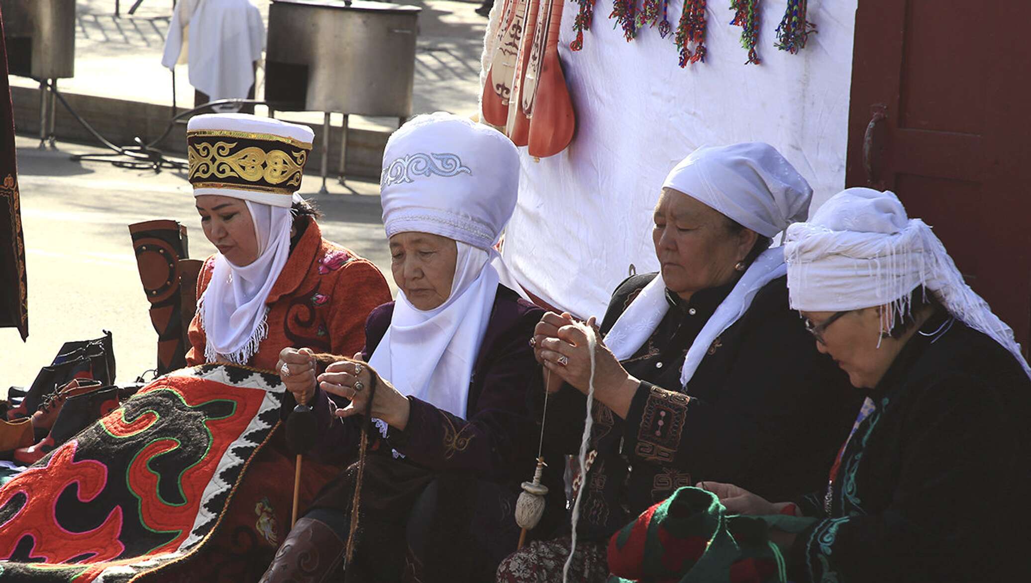 Бабушка на казахском языке. Казахская бабушка. Бабушка кимешек. Кимешек. Кимешек казахский.