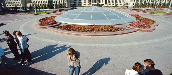 Вид на комплекс зданий Правительства Республики Беларусь со стороны площади Независимости в Минске, архивное фото - Sputnik Казахстан