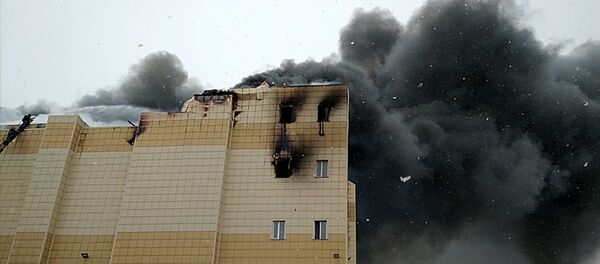 Кемероводағы сауда орталығы өртініп жатыр, архивтегі сурет Кемероводағы сауда орталығы өртініп жатыр, архивтегі сурет - Sputnik Қазақстан