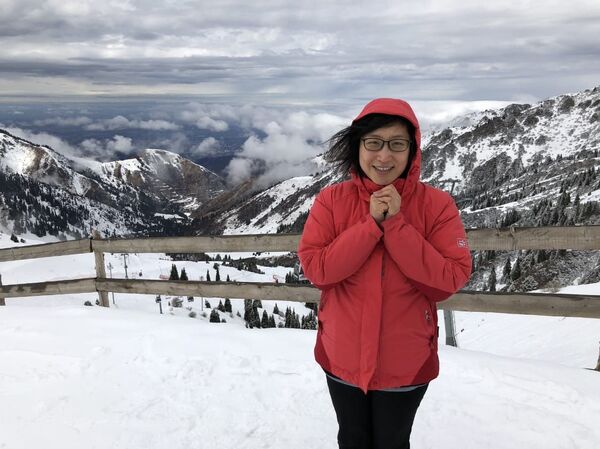 Фотограф китайского агентства Синьхуа Цянь Фан Юань Цзинь в горах Алматы - Sputnik Казахстан