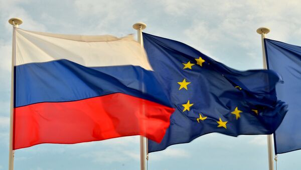 Флаги России, ЕС и Франции на набережной Ниццы - Sputnik Казахстан