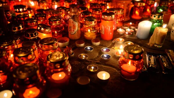 Зажженные свечи в память о погибших в Кемерово - Sputnik Казахстан