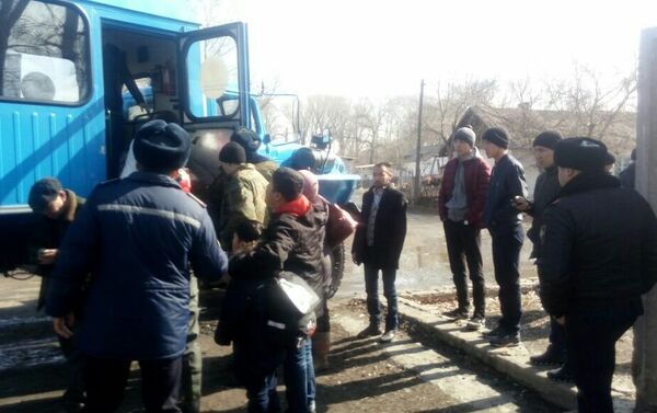 В Семее спасатели проводят работы по оповещению жителей острова Полковничий и поселка Восточной в связи с подъемом уровня воды - Sputnik Казахстан