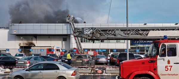 Пожар в автомобильном салоне в Санкт-Петербурге Пожар в автомобильном салоне в Санкт-Петербурге - Sputnik Казахстан