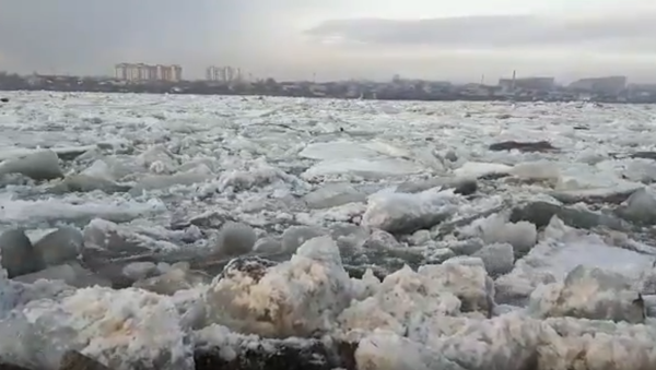 Ледоход на реке Иртыш, Семей - Sputnik Казахстан