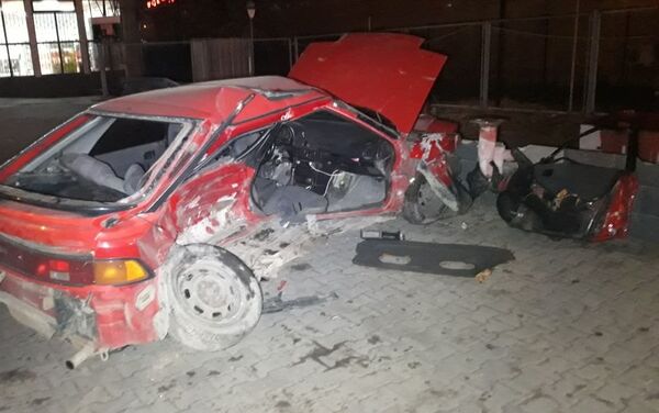 Два человека попали в больницу после столкновения Mazda и BMW в Алматы - Sputnik Казахстан