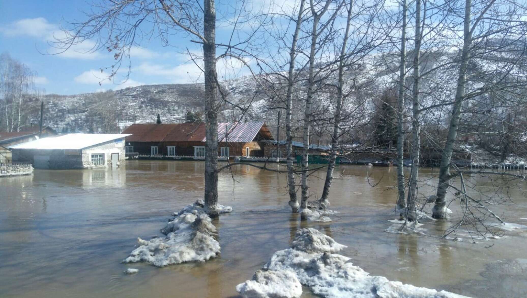 Паводок в Казахстане: река затопила Зыряновск