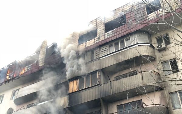 Огонь охватил пять этажей жилого дома в Алматы - Sputnik Казахстан