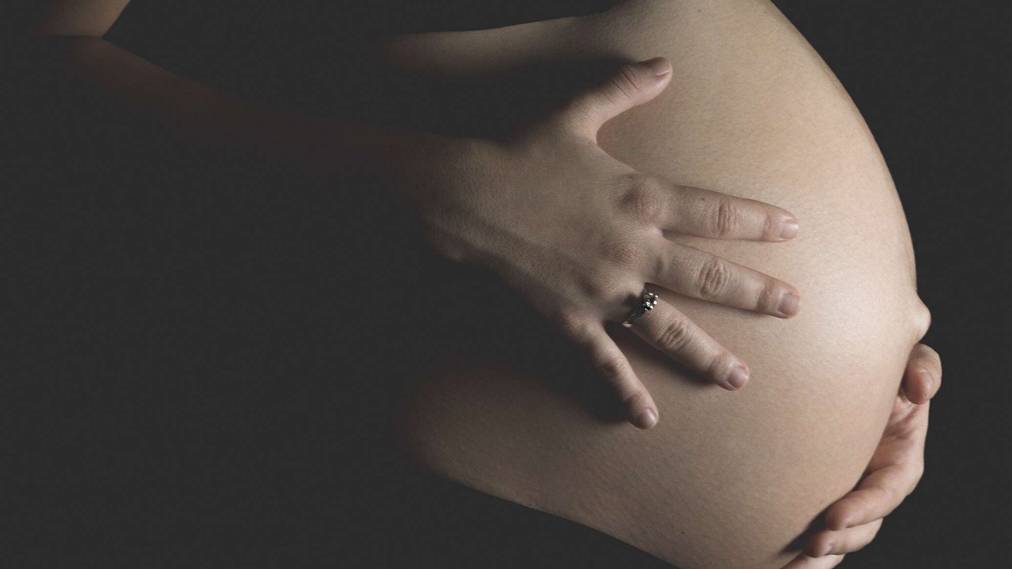 Можно спасти беременность. Насилие беременной девушки.